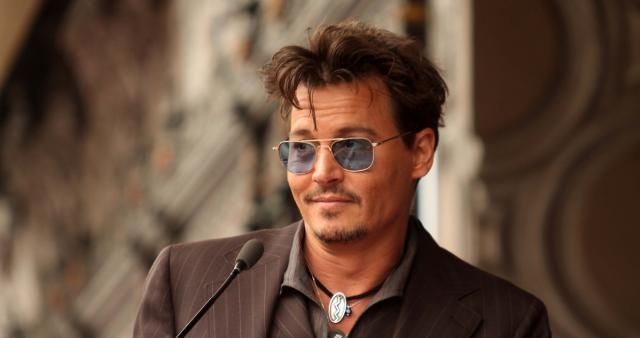 Johnny Depp konečně režíruje svůj vysněný film. Sehnal si do něj slibného herce.