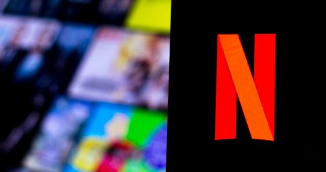 Netflix představil strategii, jak znemožní sdílení hesla mezi domácnostmi